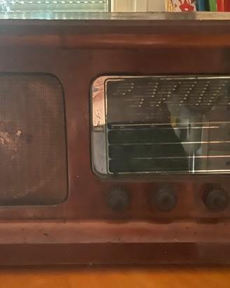 Radio d’epoca a valvole