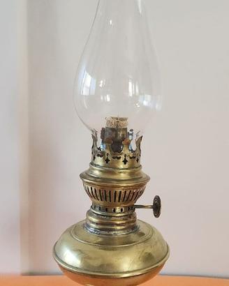 Antica lampada/lume a petrolio/olio primi 900