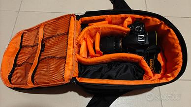 Nikon D3300 con obiettivo e accessori 