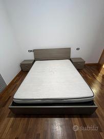 Letto e comodini in buono stato