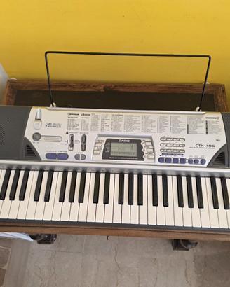 Tastiera elettronica Casio CTK-496 con 61 tasti di