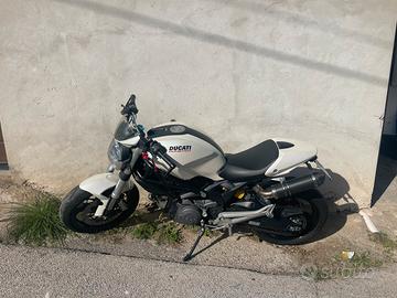 Ducati monster 696 +