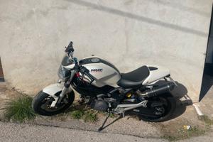 Ducati monster 696 +