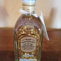 Goldwasser liquore con scaglie d'oro