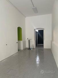 Locale rinnovato Studio o Comm. 55m² Bitonto
