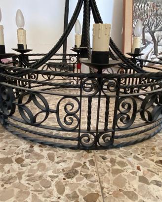 Lampadario in ferro battuto
