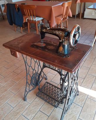 Macchina da cucire a pedale Singer originale 1913