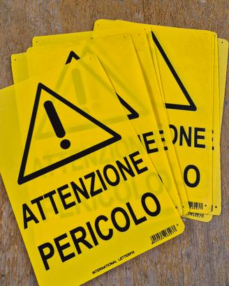 cartelli segnaletici pericolo