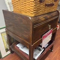 3 Mobiletti a schedario in legno con serrandina