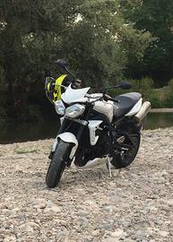 Moto triumph street triple 675