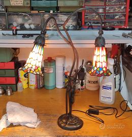 Lampada da tavolo Tiffany a due fiori