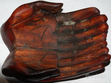 Mano in legno portaoggetti