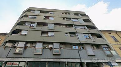 Monolocale con posto auto a Lecco