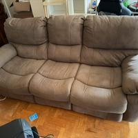 Divano tre posti con sedute laterali motorizzate