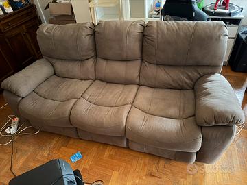 Divano tre posti con sedute laterali motorizzate