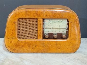 radio d'epoca in radica imcar wonder anni 50