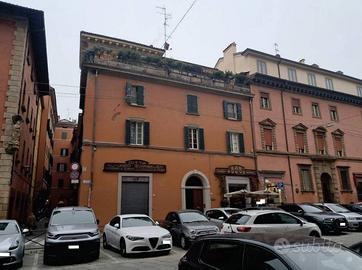 Immobile in asta di 215 m² con 5 locali a Bologna
