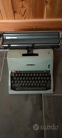 Macchina da scrivere Olivetti 82