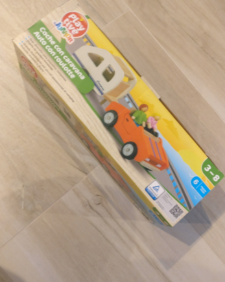 Auto con roulotte in legno