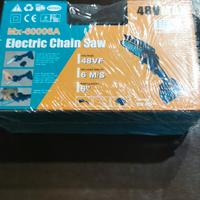 motosega a batteria per putatura