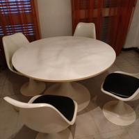 Tavolo rotondo e sedie Tulip vintage anni '70