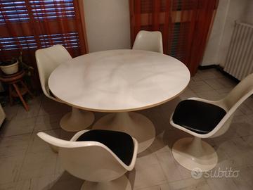 Tavolo rotondo e sedie Tulip vintage anni '70