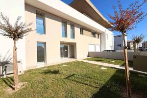 Casa indipendente di 120 m² con più di 5 locali e 