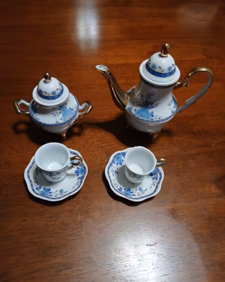 Servizio da te  delle bambole