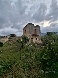 Rustico con 5000 metri terreno