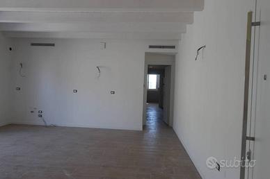 Appartamento di 92 m² con 3 locali e box auto a Ar