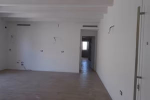 Appartamento di 92 m² con 3 locali e box auto a Ar