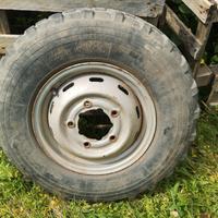 Fiat Campagnola: pneumatico con cerchio