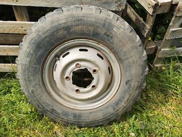 Fiat Campagnola: pneumatico con cerchio