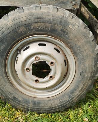 Fiat Campagnola: pneumatico con cerchio