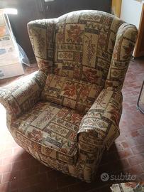 2 poltrone sfoderabili seminuove.