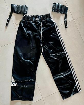 Guanti  e  pantaloni kick box