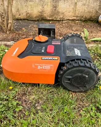 Robot tagliaerba