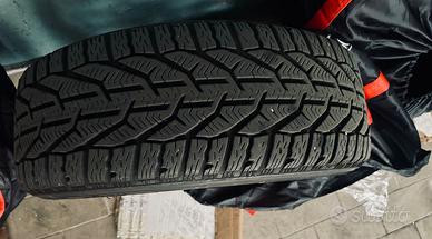 4Gomme Invernali + Cerchi in lega con copri cerchi