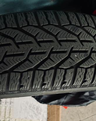 4Gomme Invernali + Cerchi in lega con copri cerchi