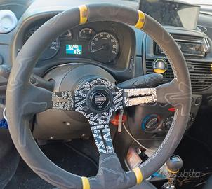 volante a calice con leva del cambio e mozzo