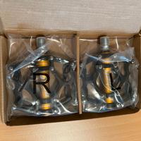 PEDALI FLAT PER MTB E CITYBIKE COLORE NERO/GIALLO