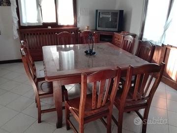 Tavolo 140x140 in legno massello e marmo 3 cm