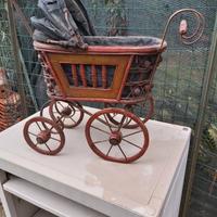 Carrozzina antica, oltre 100 anni