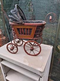 Carrozzina antica, oltre 100 anni