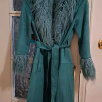 capottino con collo e polsini in pelliccia sinteti