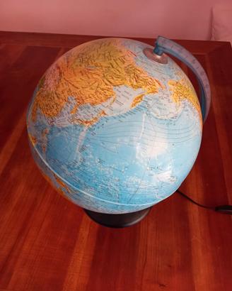 Mappamondo con cartina fisica, illuminabile.