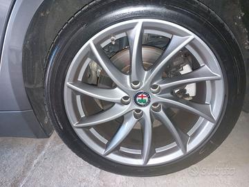 Cerchi in lega e gomme alfa giulia