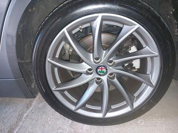 Cerchi in lega e gomme alfa giulia