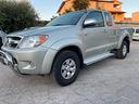 toyota-hilux-2-5-d-4d-4wd-2p-extra-cab-sr-4x4