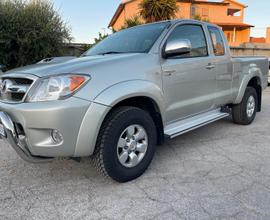 Toyota Hilux 2.5 D-4D 4WD 2p. Extra Cab SR 4x4